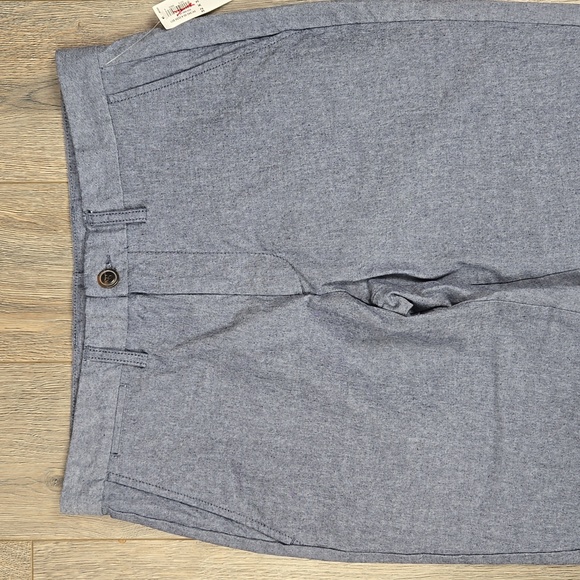 Old Navy light blue Ultimate Straight cotton chambray pants, size 32×34, NWT - Picture 3 of 11